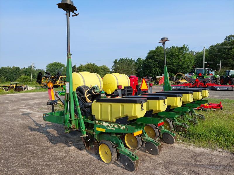 Planting & Seeding  John Deere 1780 Corn Planter Photo